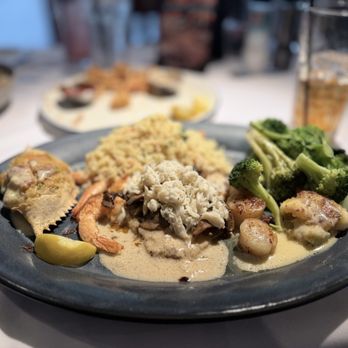 Landry's Seafood House - Broiled Seafood Platter - Seafood Near Me - St. Louis, Missouri