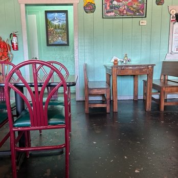 Taqueria Jalisco - tables and chairs in a restaurant - Tacos Near Me - Claremore, Oklahoma Taqueria Jalisco - tables and chairs in a restaurant - Tacos Near Me - Claremore, Oklahoma