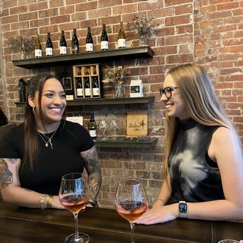 Bailarín Cellars Winery & Tasting Room - Wine Tasting Room Near Me - Sacramento, California