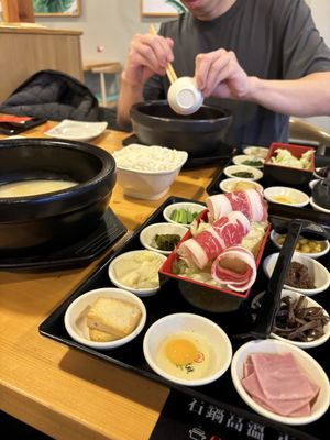 Ten Seconds Yunnan Rice Noodles / Nai Brother Chinese Sauerkraut Fish by null