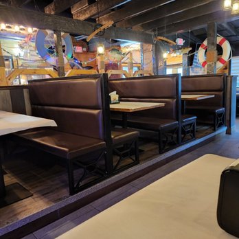 Red Crab Juicy Seafood - booths and tables - Seafood Near Me - Melbourne, Florida