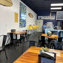 Tide & Grind - Sitting area
