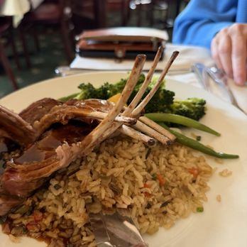 Cooperage Inn - Comfort Food Near Me - Baiting Hollow, New York