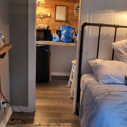 Cabin entrance, one side of the bed had a kitchenette, other side the bathroom. Cabin entrance, one side of the bed had a kitchenette, other side the bathroom.