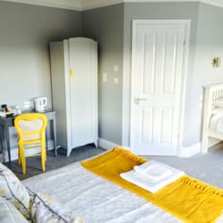 The Caledon Guest House - A light double ensuite room for only £99.00 bed and breakfast in Cowes on the Isle of Wight