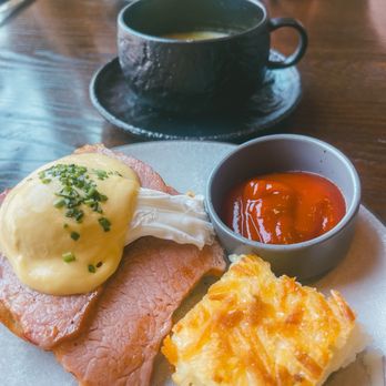 Goldfinch Tavern - Seafood Near Me - Seattle, Washington