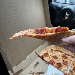The Runaway Tomato Pizza - NY style, thin, foldable, will hold up, nice fresh crust.
