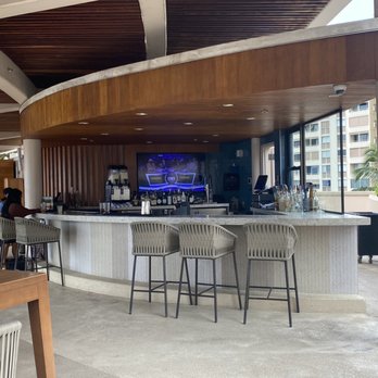 Prince Waikiki - Hinana Bar - Hotels Near Me - Honolulu, Hawaii