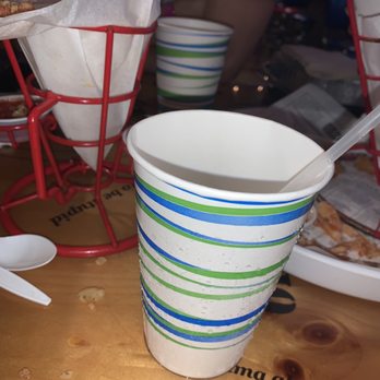 Bubba Gump Shrimp - Horrible paper cups - Seafood Near Me - Miami, Florida