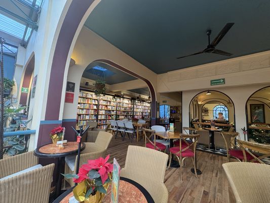 Cafebrería El Péndulo Polanco by null