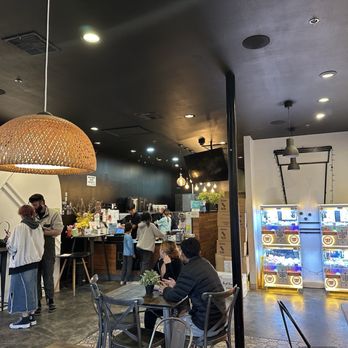 Ding Tea - Seating area - Coffee & Tea Near Me - San Diego, California