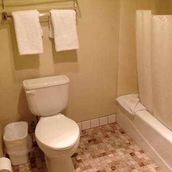 Days Inn by Wyndham Lathrop - Bathroom is appealing, though the volume of the fan will blow you away - Hotels Near Me - Lathrop, California
