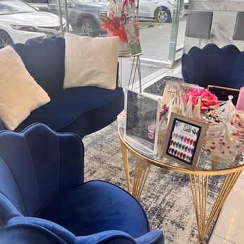 Orange Nails Bar - Waiting area - Nail Salons Near Me - Orange, California