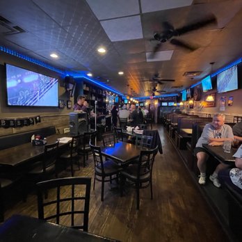 Brews Brothers Grille - the inside of the restaurant - Sports Bars Near Me - Franklin Square, New York