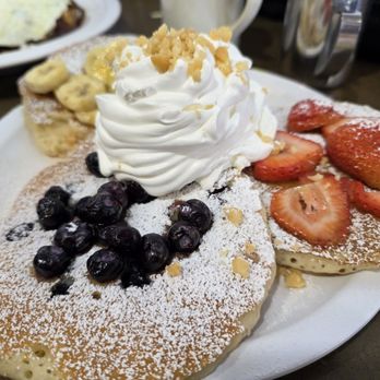 Eggs 'n Things - Waikiki Beach Eggspress - Pancake Sampler - Breakfast & Brunch Near Me - Honolulu, Hawaii