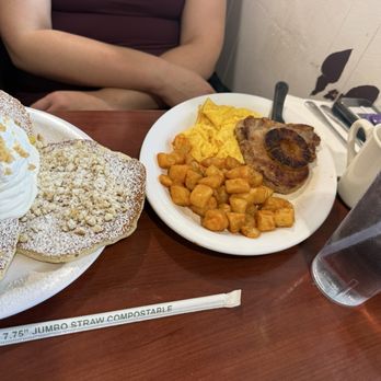 Eggs 'n Things - Waikiki Beach Eggspress - Breakfast & Brunch Near Me - Honolulu, Hawaii