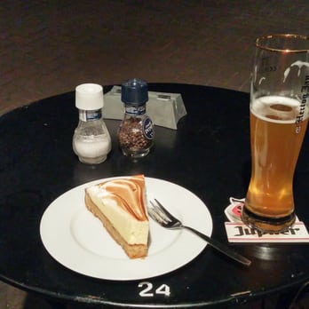 Café de Vergulde Gaper - Lemon meringue pie and beer - Gastropubs Near Me - Amsterdam, New Hampshire Café de Vergulde Gaper - Lemon meringue pie and beer - Gastropubs Near Me - Amsterdam, New Hampshire