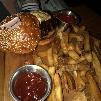 The Pearl - Pub Burger - New American Near Me - Columbus, Ohio