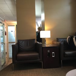King David Lounge - Comfy seating, electric outlets, business center and  with pre board announcement of flight by hostess.