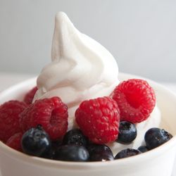 Swirl San Anselmo Frozen Yogurt - Organic Berries from Farmers Market
