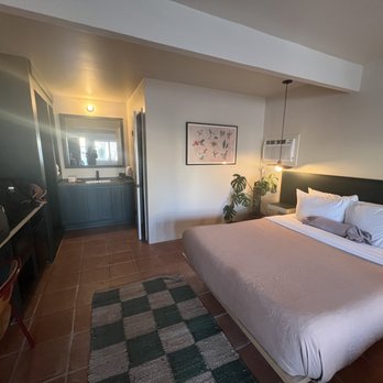 Hummingbird Inn - Hotels Near Me - Ojai, California