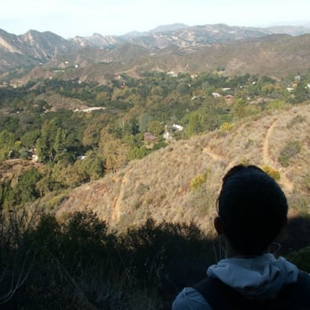 Piuma/Stunt Trailhead - A view of the valley - Hiking Near Me - Calabasas, California Piuma/Stunt Trailhead - A view of the valley - Hiking Near Me - Calabasas, California