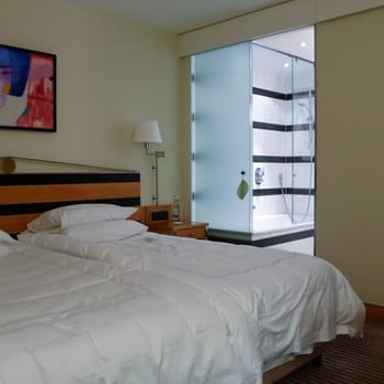 Swissôtel - Double twin beds in a comfortable 22m² (236 sf) classic room. Full bath, nightly turndown, flat panel tv, & work desk with wi-fi - Hotels Near Me - Zürich, ZH Swissôtel - Double twin beds in a comfortable 22m² (236 sf) classic room. Full bath, nightly turndown, flat panel tv, & work desk with wi-fi - Hotels Near Me - Zürich, ZH