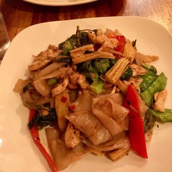 Zabb PuTawn - Pad kee mao with chicken - Thai Near Me - New York, New York