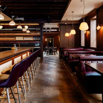 Beaumont's - Large Bar For Walk-ins and Cozy Bar Booths - American Near Me - Chicago, Illinois Beaumont's - Large Bar For Walk-ins and Cozy Bar Booths - American Near Me - Chicago, Illinois