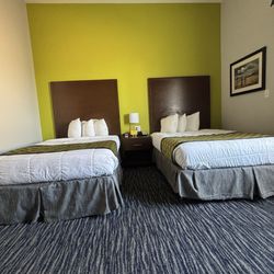 Hawthorn Suites By Wyndham San Angelo - Room 111 notice bed skirt