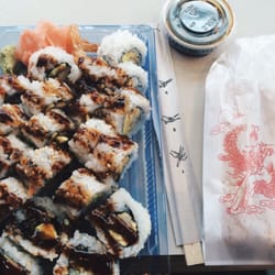 Sushi Bar Sarku Japan - Shrimp tempura and teriyaki chicken roll.