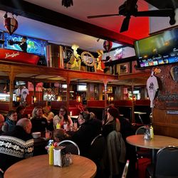 Meister Bar & Grill - Dining