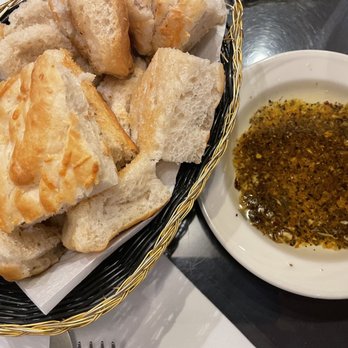 Galo's Italian Grill - Fabulous bread with tasty dipping sauce. - Italian Near Me - Richmond, Indiana