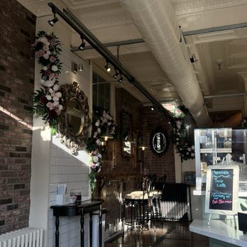 Cafe Flore - Coffee & Tea Near Me - Pittsburgh, Pennsylvania