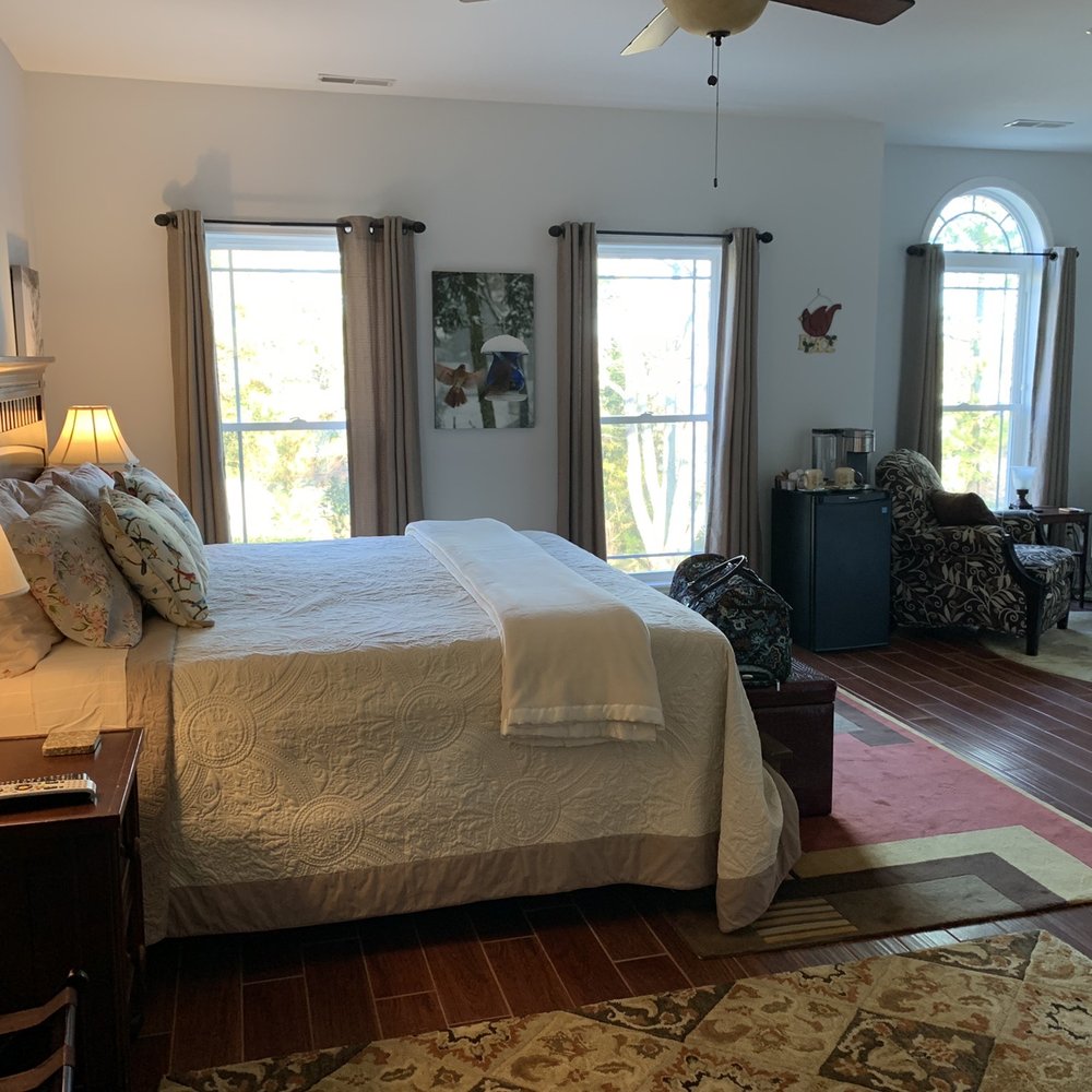 St Francis Cottage - Bed & Breakfast Near Me - Chattanooga, Tennessee St Francis Cottage - Bed & Breakfast Near Me - Chattanooga, Tennessee