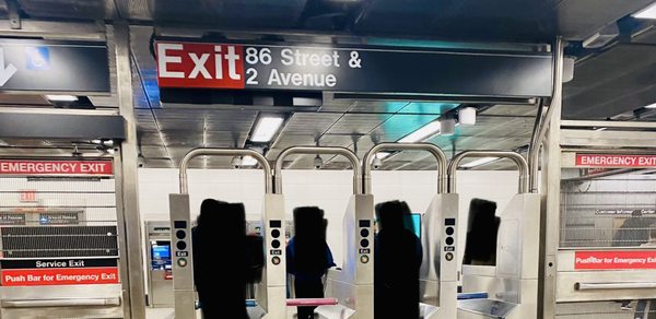 86 St by null