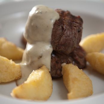 Vinheria Percussi - Filetto di Manzo al Gorgonzola - Filé Mignon ao Molho de queijo gorgonzola com bolinhos de batata. Crédito: Divulgação/Johnny Mazzilli - Italian Near Me - São Paulo, SP Vinheria Percussi - Filetto di Manzo al Gorgonzola - Filé Mignon ao Molho de queijo gorgonzola com bolinhos de batata. Crédito: Divulgação/Johnny Mazzilli - Italian Near Me - São Paulo, SP