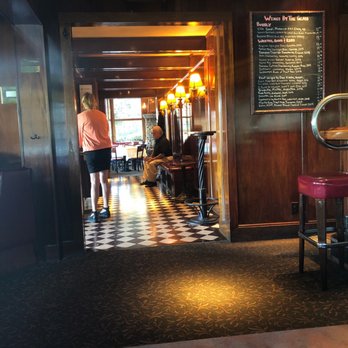 Buckeye Roadhouse - Quiet lunch after an afternoon hike. Thumbs up! - American Near Me - Mill Valley, California