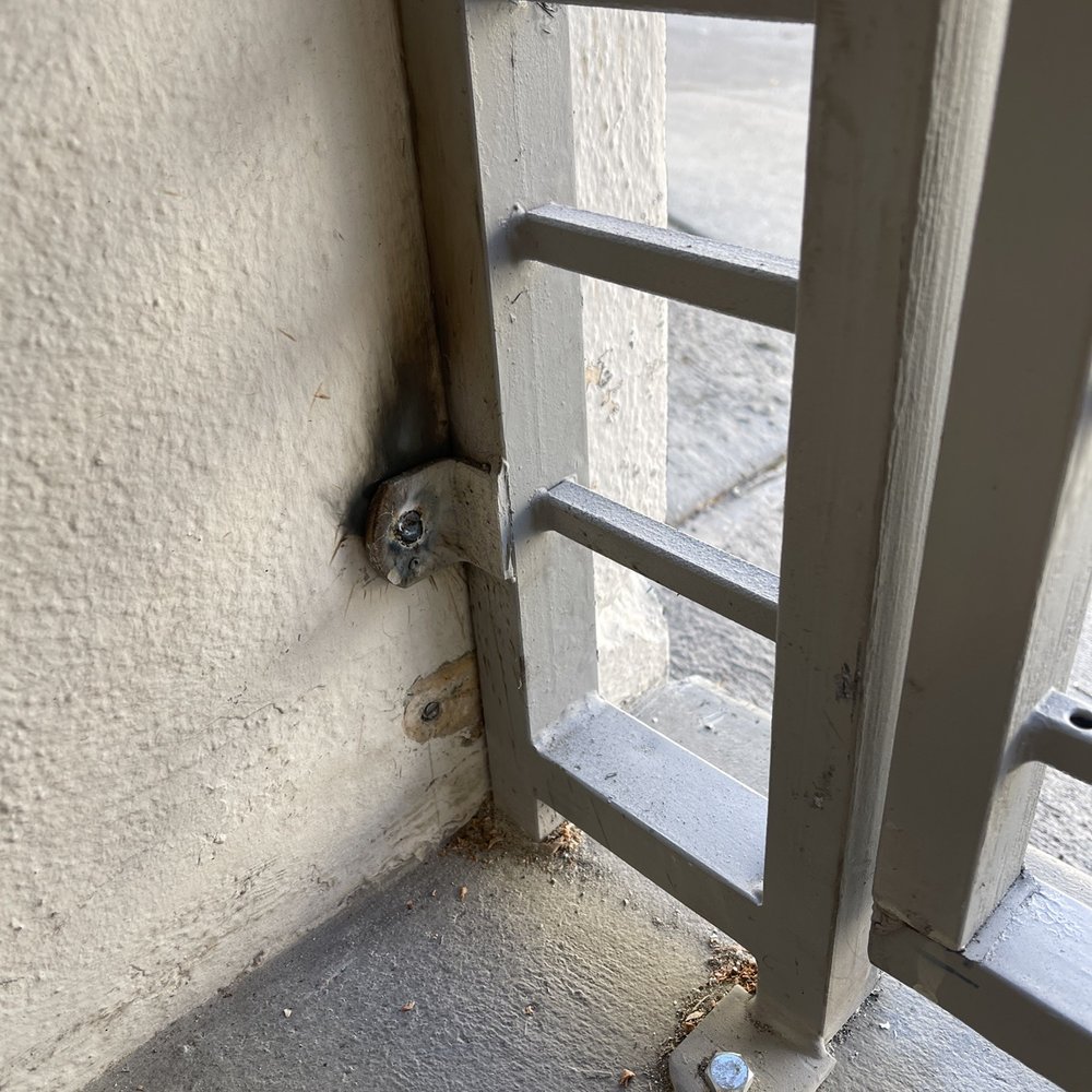 Gate of Shield - Burns, cuts, and damage to the hallway. - Fences & Gates Near Me - Ross, California