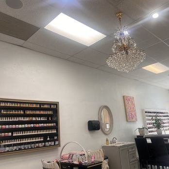 Le'Von Nails - Updated salon decor - Nail Salons Near Me - Oxford, North Carolina Le'Von Nails - Updated salon decor - Nail Salons Near Me - Oxford, North Carolina
