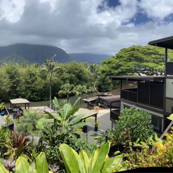 Paradise Bay Resort - Beautiful view of a portion of the front area - Hotels Near Me - Kaneohe, Hawaii Paradise Bay Resort - Beautiful view of a portion of the front area - Hotels Near Me - Kaneohe, Hawaii