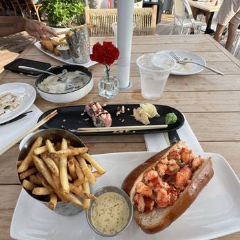 Port Marina - Lobster roll - Cocktail Bars Near Me - Cape May, New Jersey