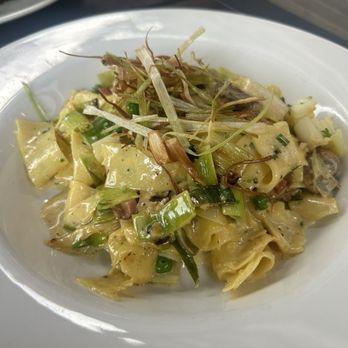 East End Grill - Pappardelle with leeks, mushrooms & peas - New American Near Me - Lafayette, Indiana East End Grill - Pappardelle with leeks, mushrooms & peas - New American Near Me - Lafayette, Indiana