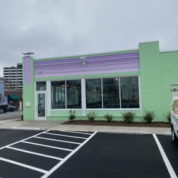 Hub City Vinyl - Parking lot entrance