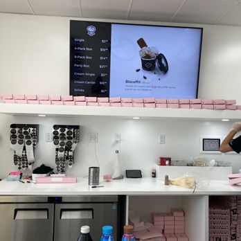 Crumbl - Alpharetta - Bakeries Near Me - Alpharetta, Georgia