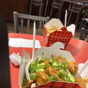 Smokes Poutinerie - Traditional and Vegetarian meal - Canadian (New) Near Me - Mississauga, Ontario Smokes Poutinerie - Traditional and Vegetarian meal - Canadian (New) Near Me - Mississauga, Ontario