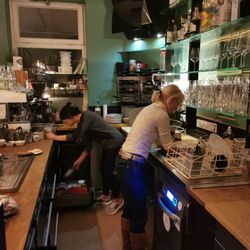 Paris Bar - Hinterm Tresen