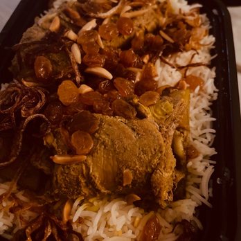 Saraya Restaurant - a tray of rice with meat and vegetables - Middle Eastern Near Me - Mississauga, Ontario Saraya Restaurant - a tray of rice with meat and vegetables - Middle Eastern Near Me - Mississauga, Ontario