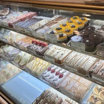 Fay Da Bakery - Bakeries Near Me - New York, New York