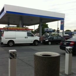 a gas station with cars parked in the lot